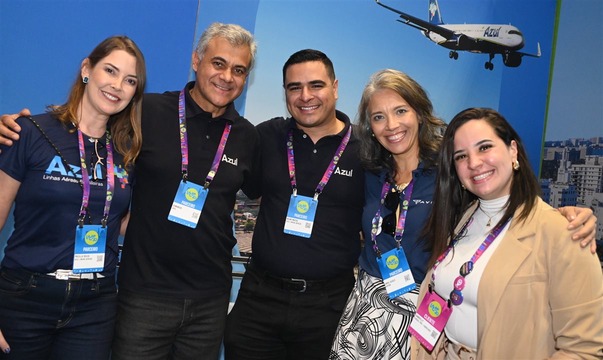 Priscilla Souza, Joaquim Domingos, Erika Cupertino e Vicente Brasil, da Azul, com Gabrielly Assunção, da Cassol 