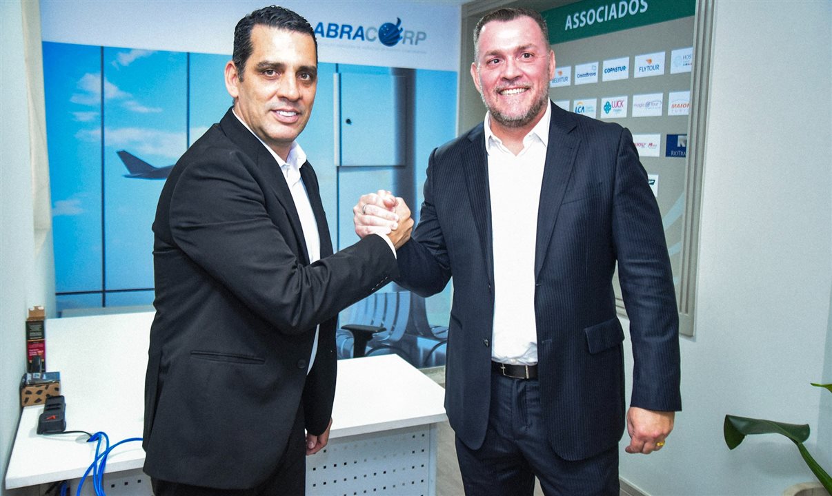 Siderley Santos, presidente, e Douglas Camargo, diretor-executivo da Abracorp