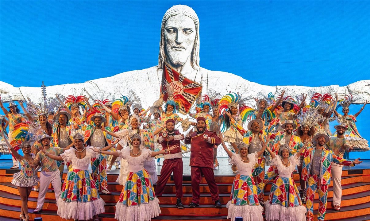 Instalado no antigo cinema Roxy, em Copacabana, o espaço foi restaurado preservando elementos icônicos do estilo Art déco