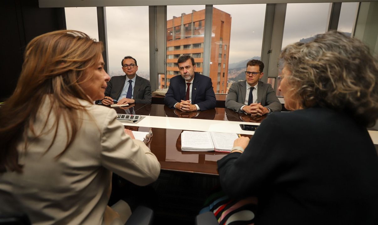 Freixo participou de duas reuniões com o vice-ministro do Turismo, Juan Manrique Camargo, e com a presidente da Procolombia, Carmen Caballero Villa, para tratar do desenvolvimento de ações conjuntas no âmbito do Memorando de Entendimento em vigência entre as agências de promoção dos dois países