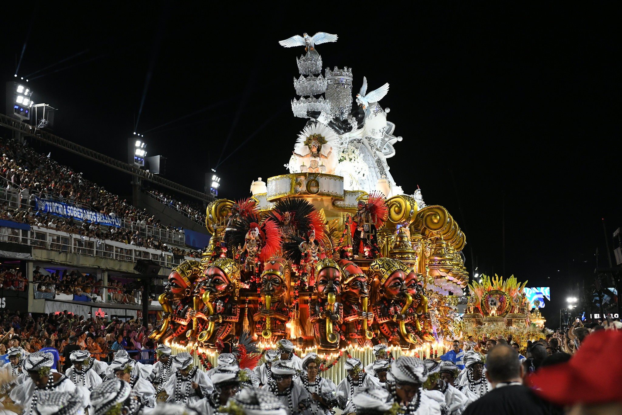 Beija-Flor chegou a 15 conquistas na história