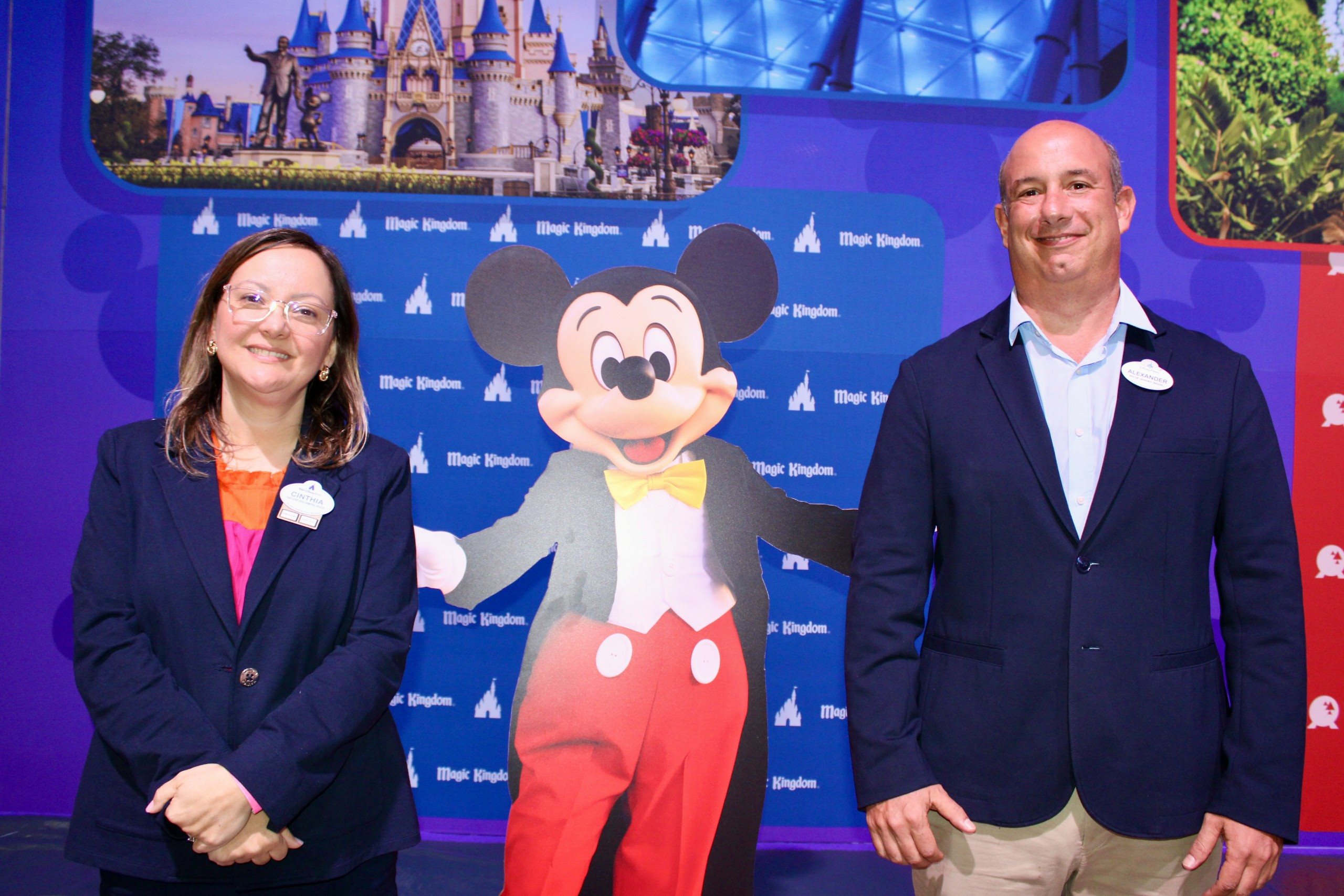 Cinthia Douglas, diretora de Marketing e Vendas da Disney Destinations para América Latina, e Alexander Haim, gerente sênior de Vendas da Disney Destinations no Brasil