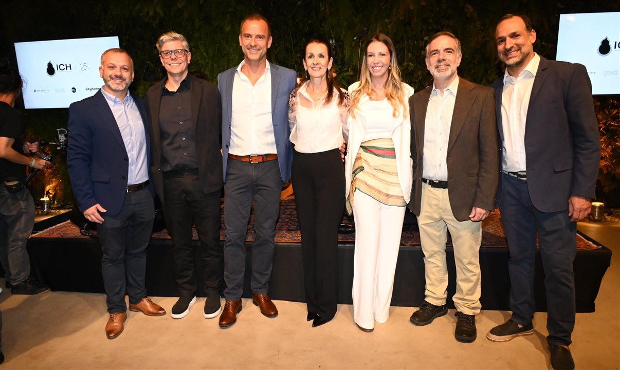 Diego Lando, Vinicius Azevedo, Alexandre Gehlen, Dayzi Weber. Flavia Camargo, Sergio Bueno e Marcelo Marinho, todos da ICH