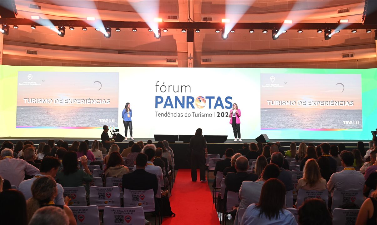 Germana Magalhães, do Sebrae, e Carolina Sass de Haro, do TRVL Lab, apresentaram pesquisa inédita no Fórum PANROTAS