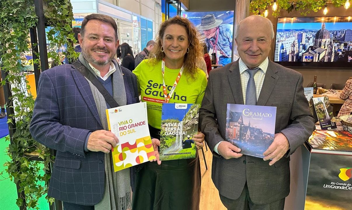 Carlise Bianchi, da Brocker, com Ronaldo Santini, secretário de Turismo do RS, e Luia Barbacovi, de Gramado