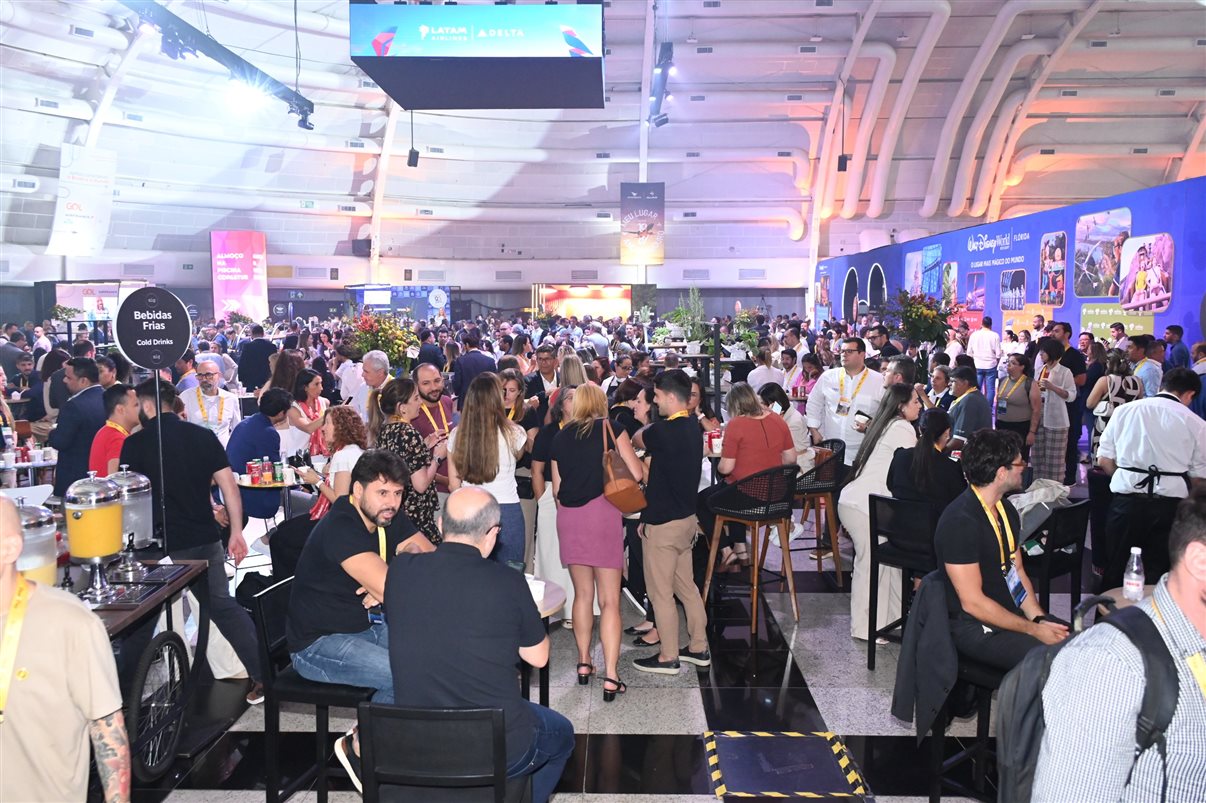 Corredores lotados no Fórum PANROTAS 2025