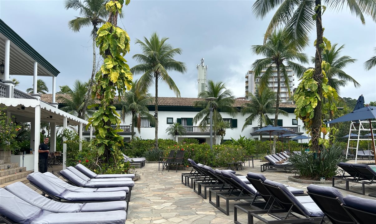 Área da piscina do Casa Grande Hotel, no Guarujá (SP)