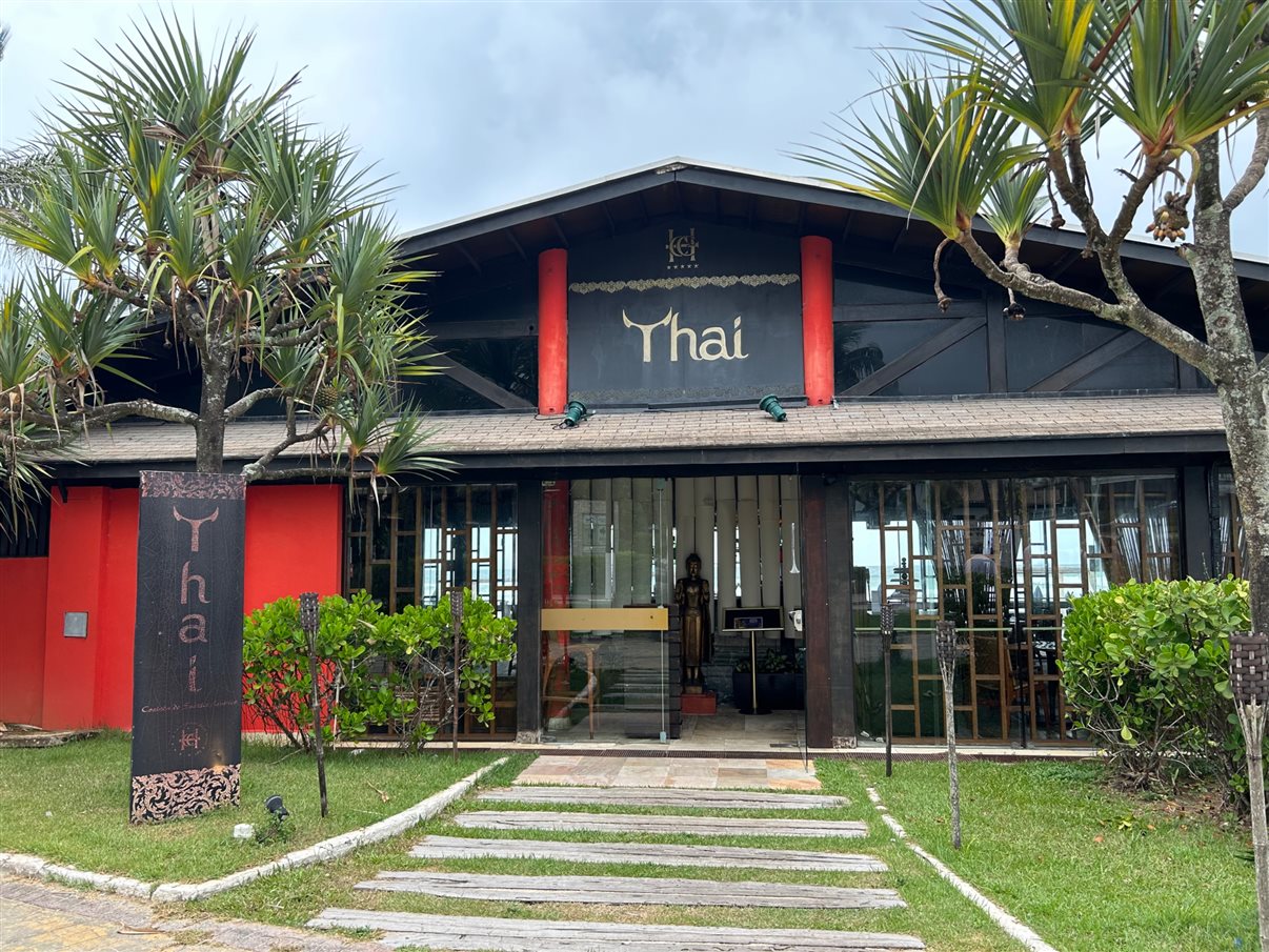 Thai, de comida tailandesa, fica na beira da praia