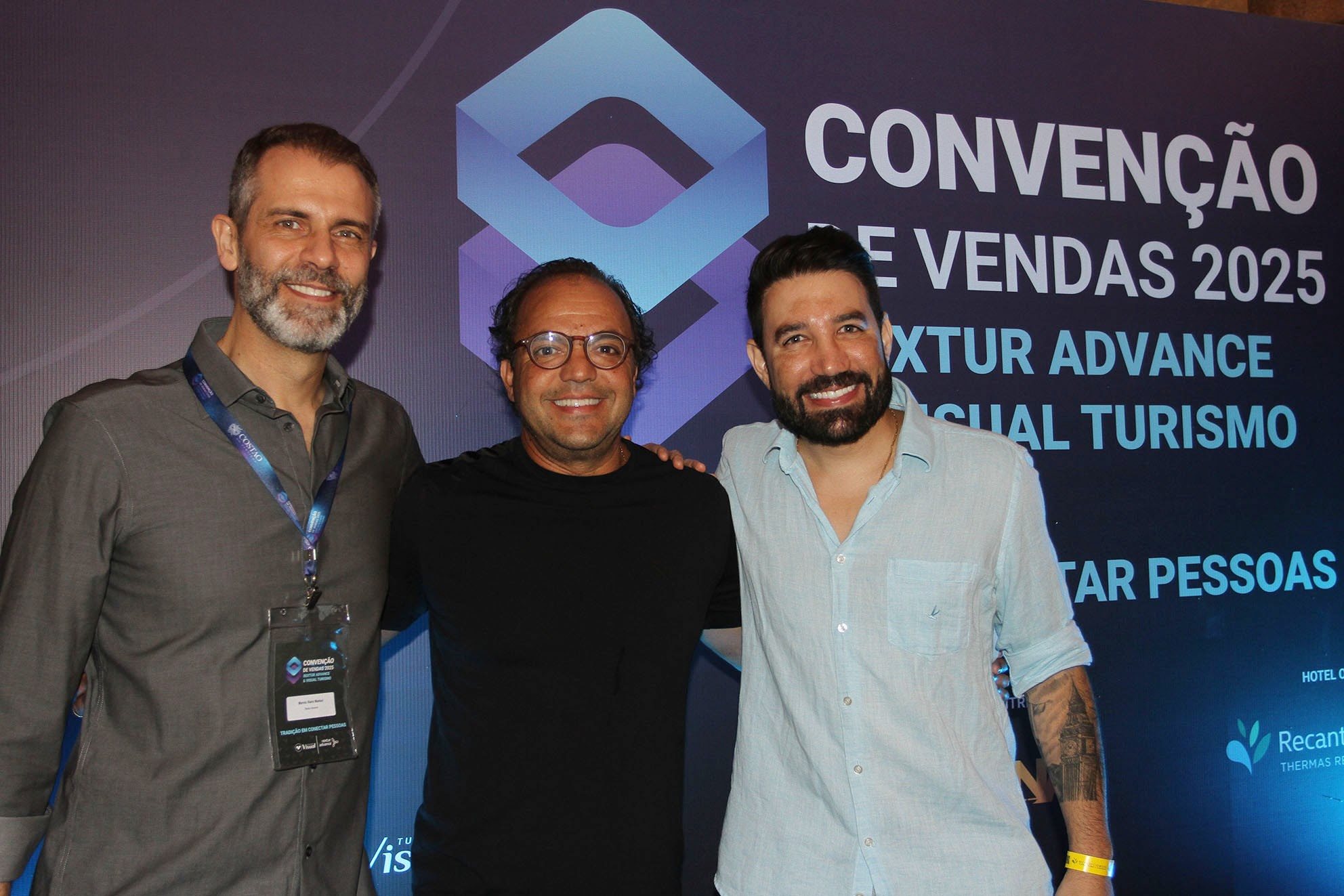 Marvio Mansur, diretor da Rextur Advance, Fabio Godinho, CEO da CVC Corp, e Hugo Lagares, diretor da Visual Turismo