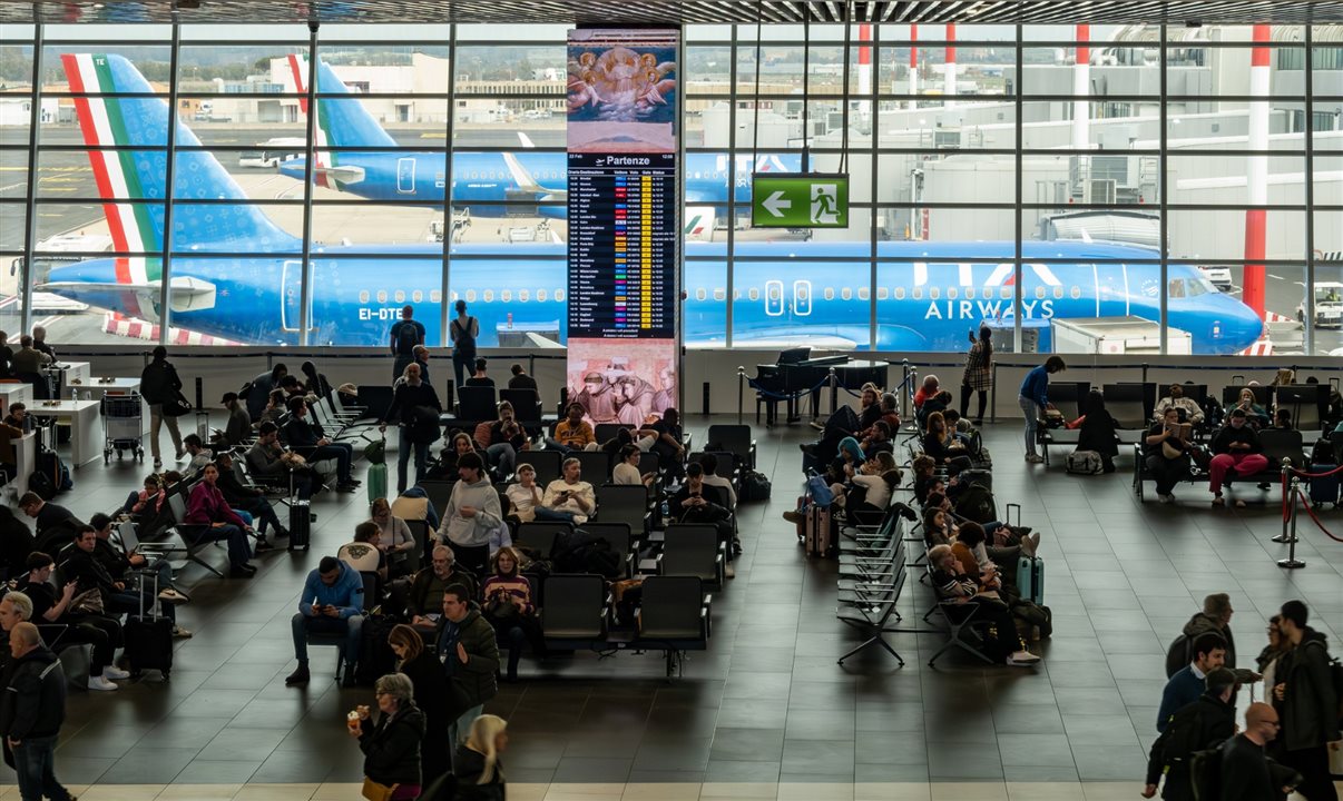 No transporte aéreo, trabalhadores de diferentes empresas cruzaram os braços no dia de hoje
