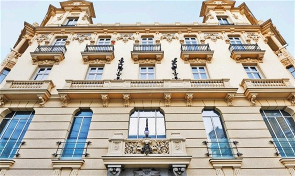 Com 79 suítes, o hotel está em um edifício tombado pelo Patrimônio Histórico e Cutural da Espanha