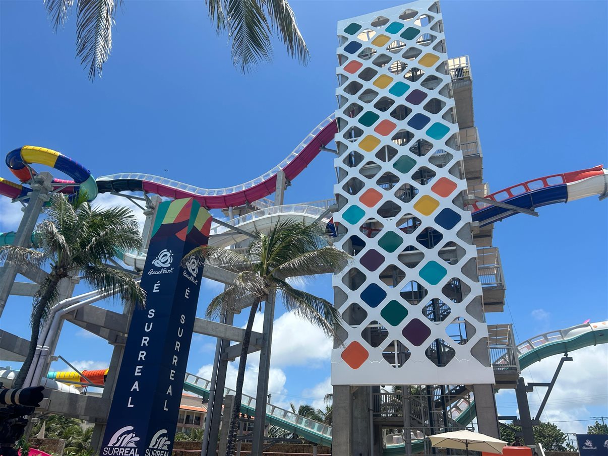 Surreal, montanha-russa aquática inaugurada no Aqua Park no início de 2025