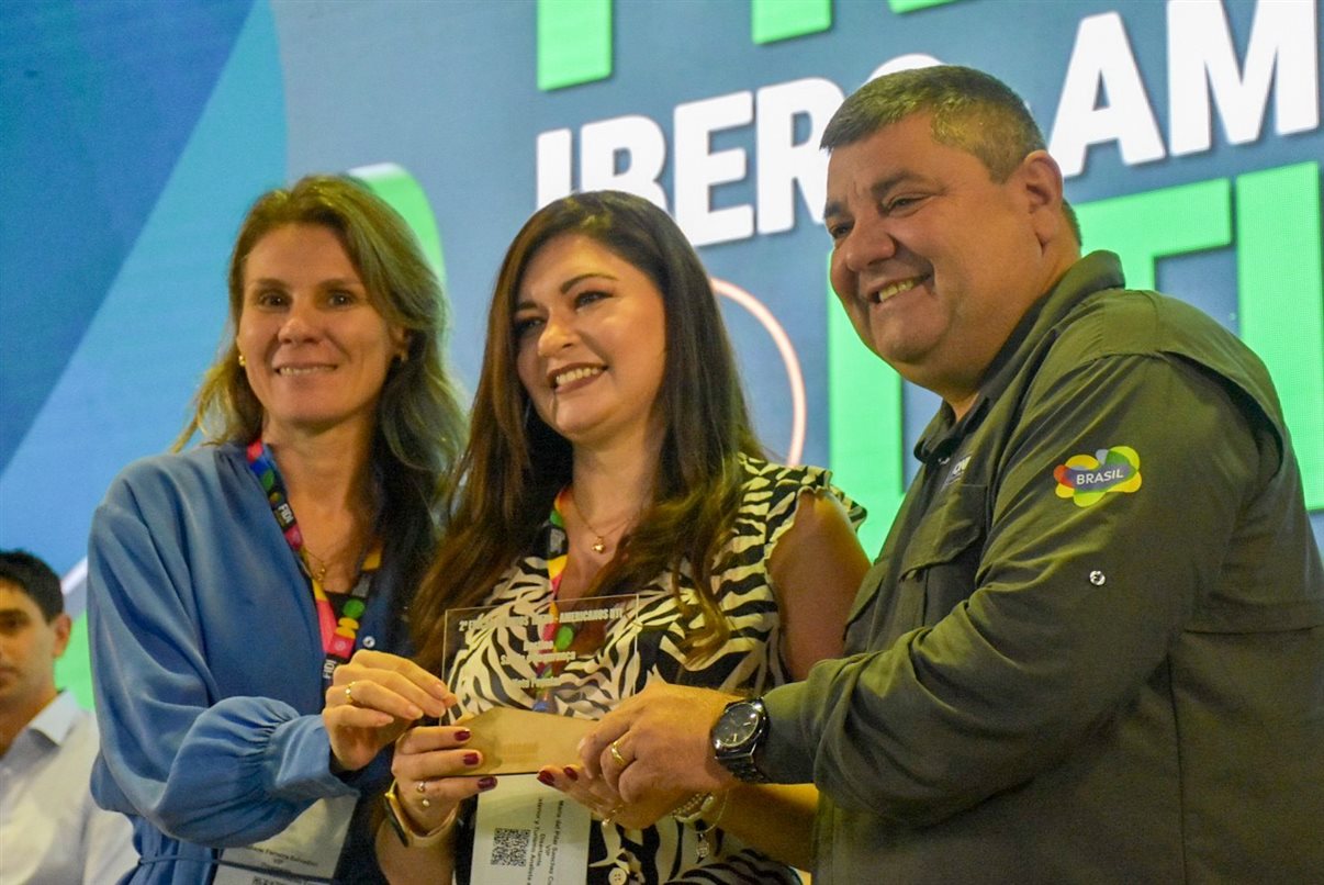 A cantora Marcia Cordeiro abriu a premiação.
