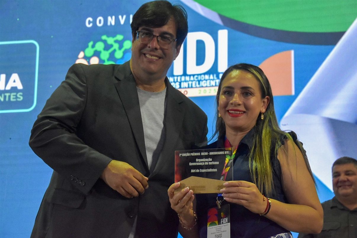 A cantora Marcia Cordeiro abriu a premiação.