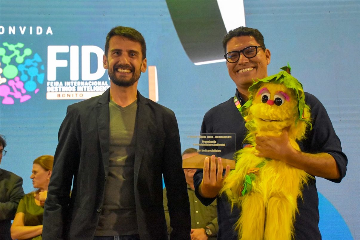 A cantora Marcia Cordeiro abriu a premiação.