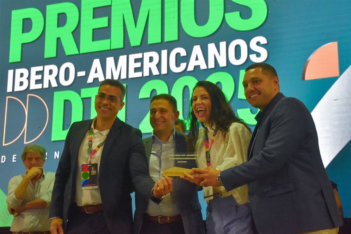 A cantora Marcia Cordeiro abriu a premiação.