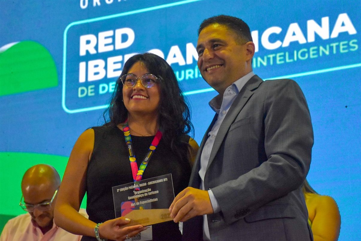 A cantora Marcia Cordeiro abriu a premiação.