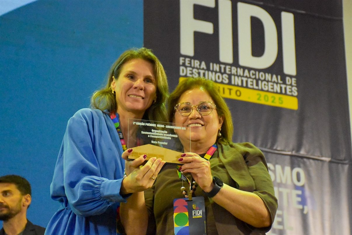 A cantora Marcia Cordeiro abriu a premiação.
