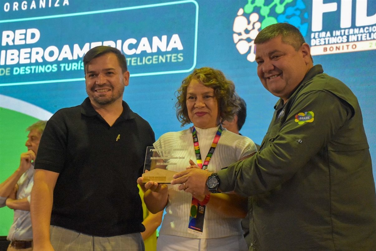 A cantora Marcia Cordeiro abriu a premiação.