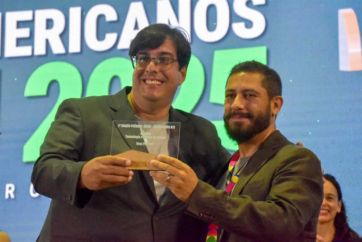 A cantora Marcia Cordeiro abriu a premiação.