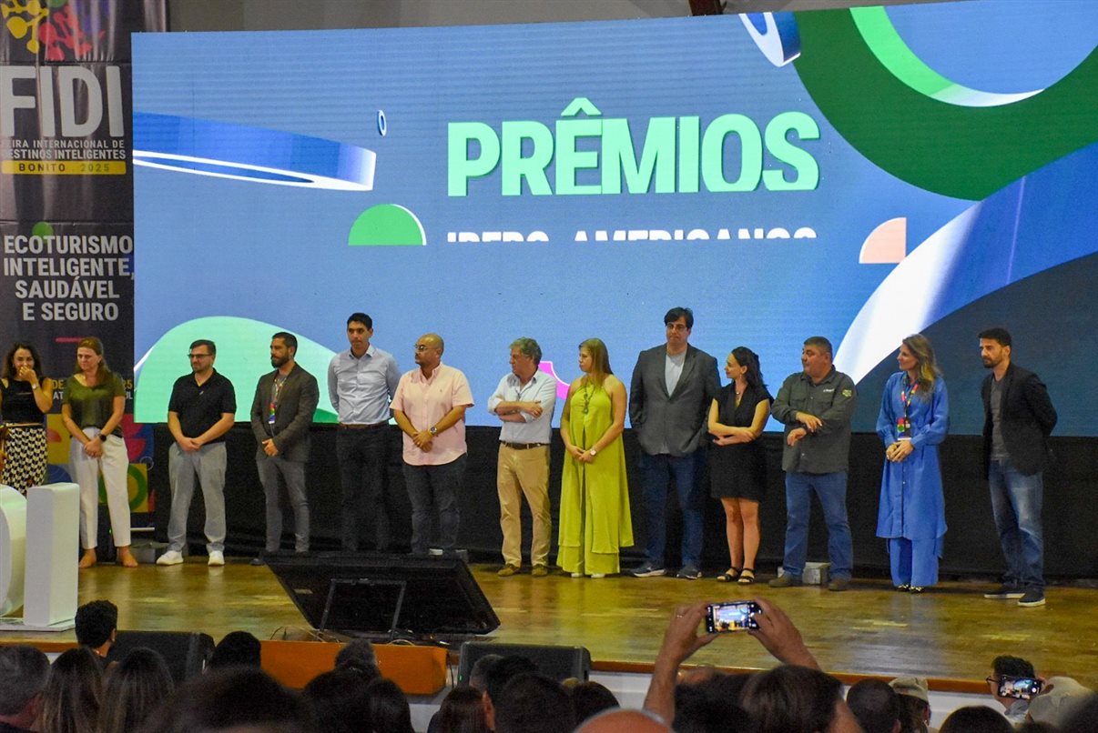 A cantora Marcia Cordeiro abriu a premiação.