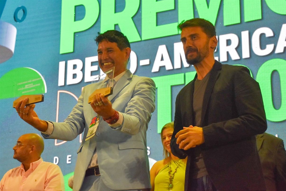A cantora Marcia Cordeiro abriu a premiação.