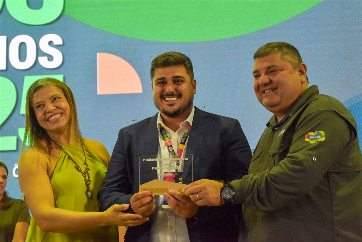 A cantora Marcia Cordeiro abriu a premiação.