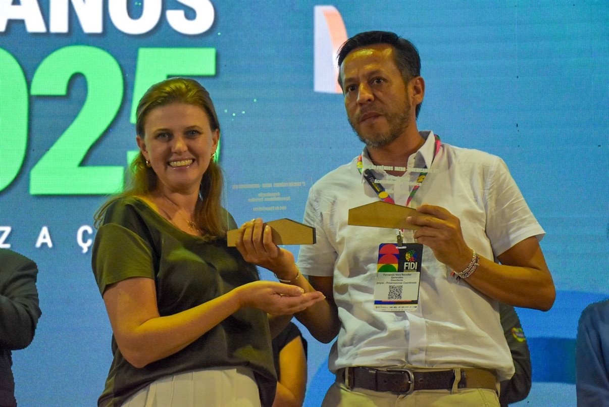 A cantora Marcia Cordeiro abriu a premiação.