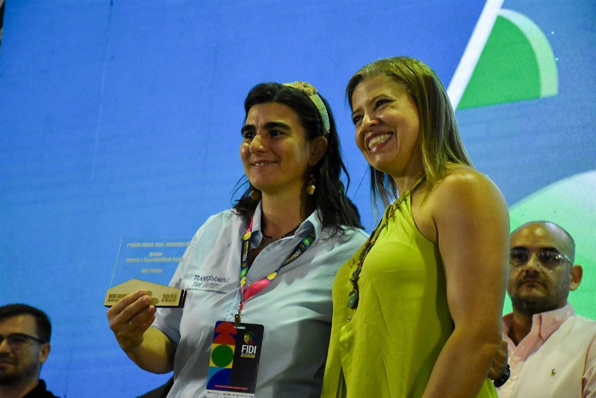 A cantora Marcia Cordeiro abriu a premiação.