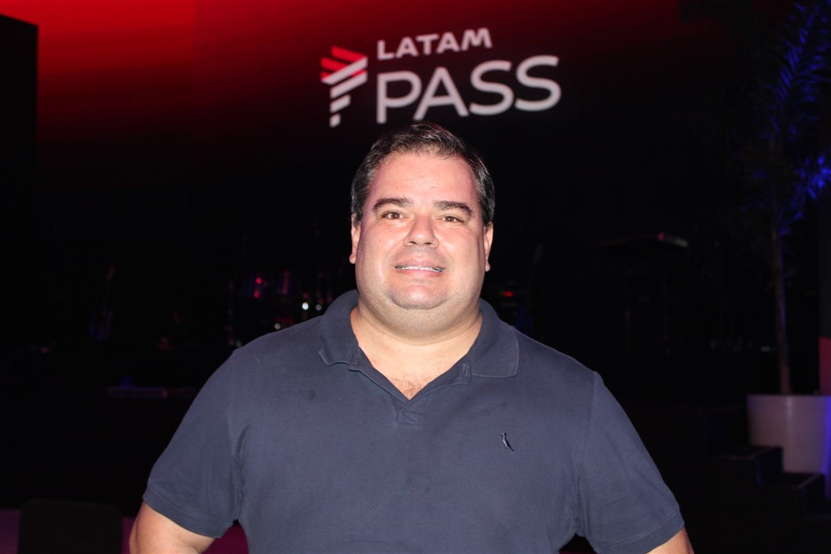 Martin Holdschmidt, do Latam Pass, com Renato Silva, Beatriz Barros e Eduardo Reboredo, da Latam