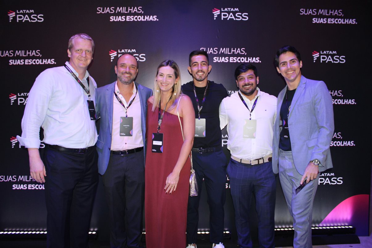 Martin Holdschmidt, do Latam Pass, com Renato Silva, Beatriz Barros e Eduardo Reboredo, da Latam
