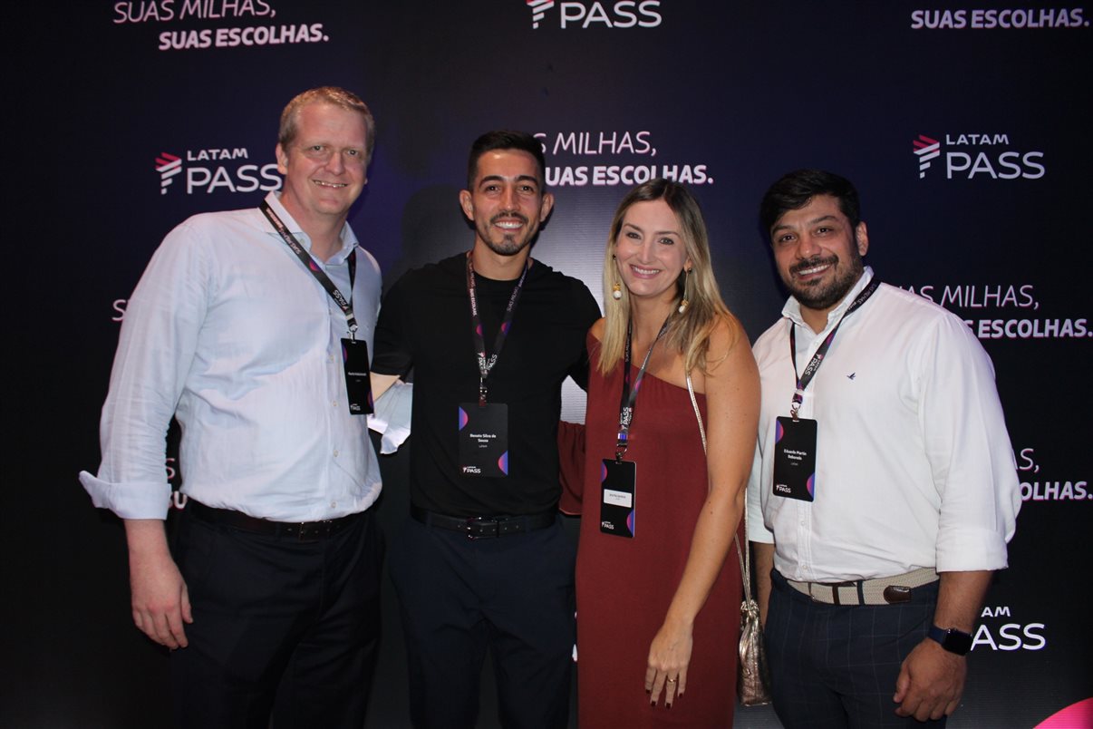 Martin Holdschmidt, do Latam Pass, com Renato Silva, Beatriz Barros e Eduardo Reboredo, da Latam