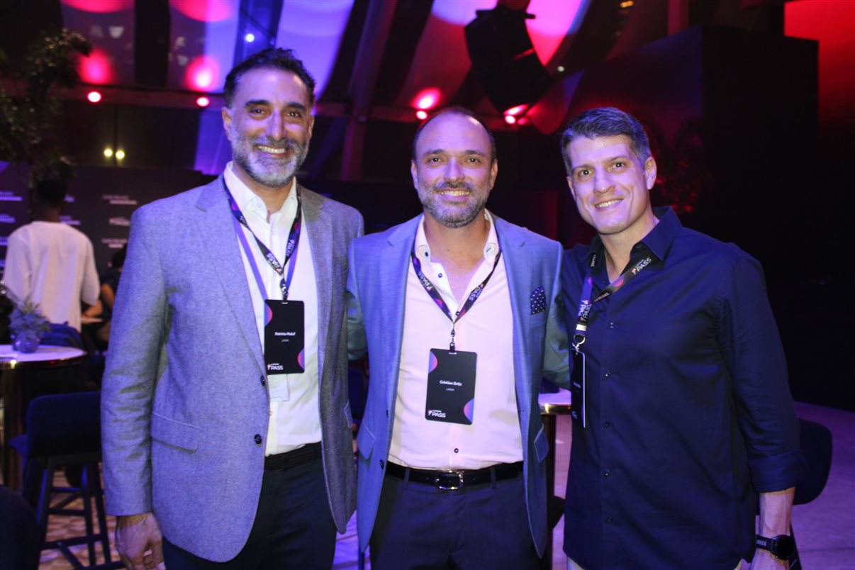 Martin Holdschmidt, do Latam Pass, com Renato Silva, Beatriz Barros e Eduardo Reboredo, da Latam