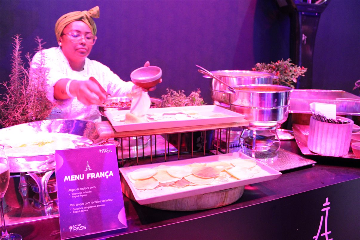 Martin Holdschmidt, do Latam Pass, com Renato Silva, Beatriz Barros e Eduardo Reboredo, da Latam