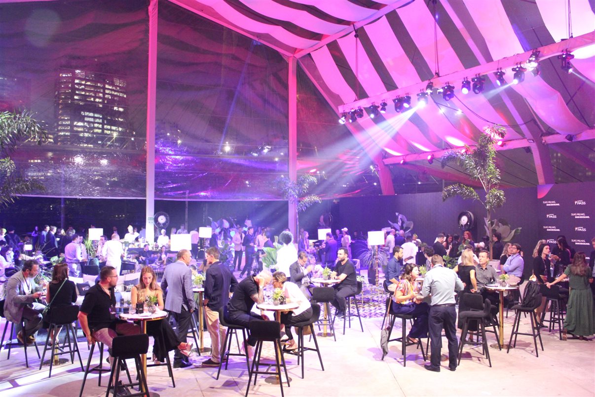 Martin Holdschmidt, do Latam Pass, com Renato Silva, Beatriz Barros e Eduardo Reboredo, da Latam