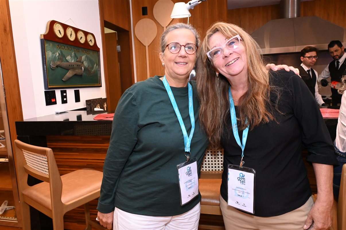 Mario Borges, da R11, entre equipes da Ancoradouro e Mondiale
