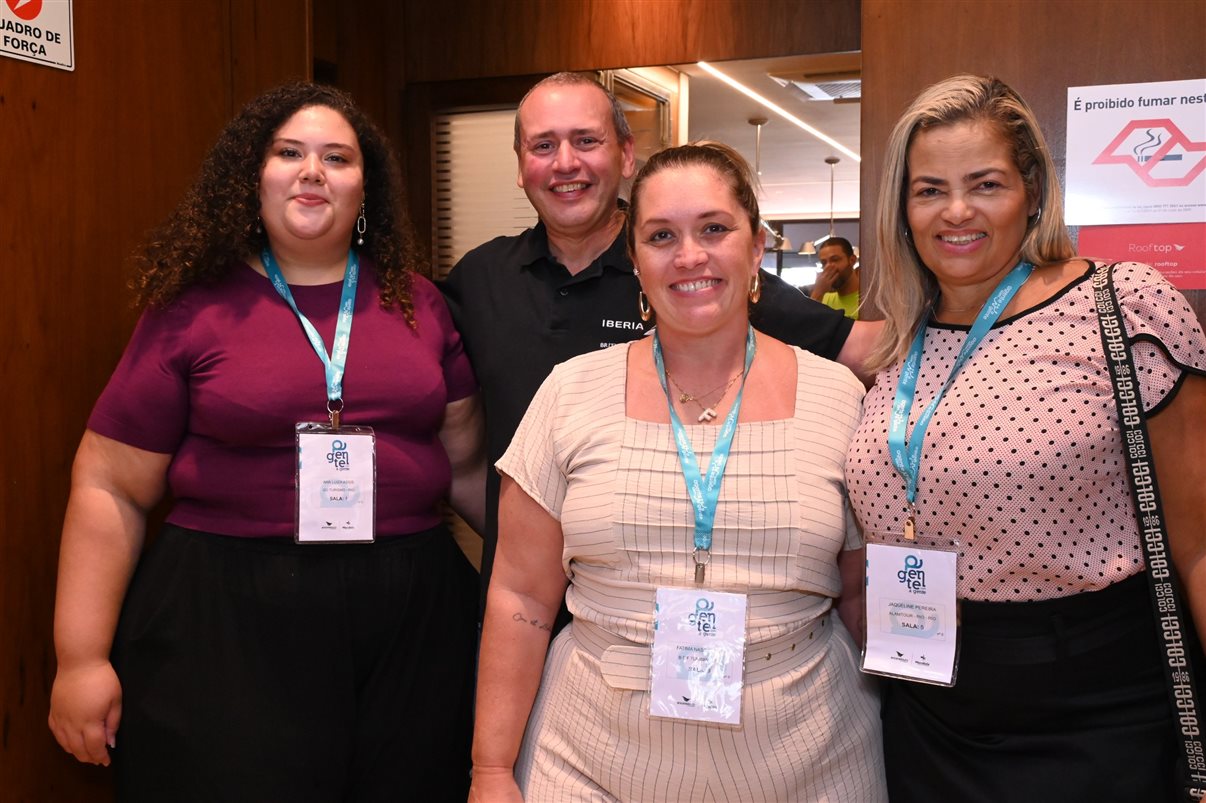 Mario Borges, da R11, entre equipes da Ancoradouro e Mondiale