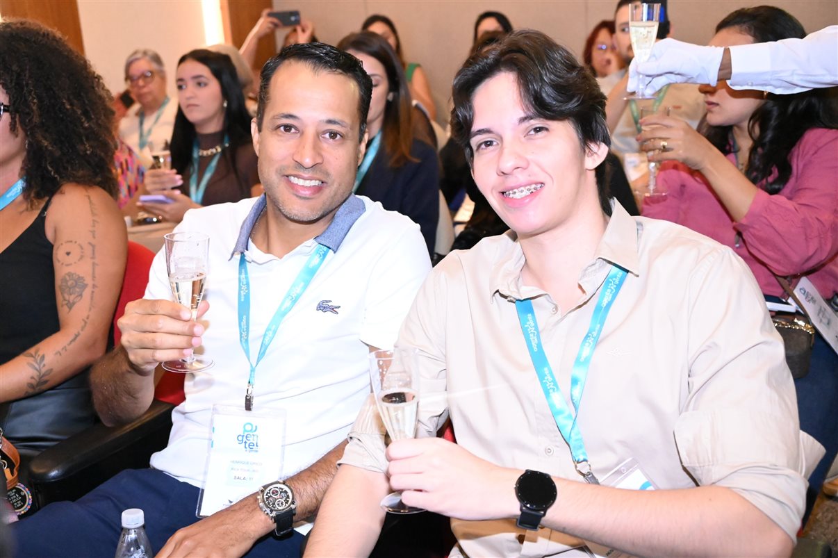 Mario Borges, da R11, entre equipes da Ancoradouro e Mondiale