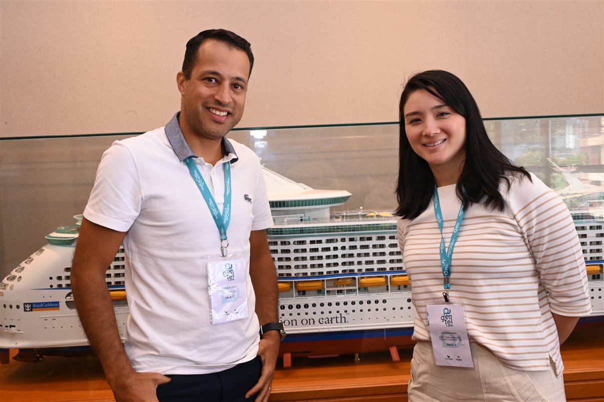 Mario Borges, da R11, entre equipes da Ancoradouro e Mondiale