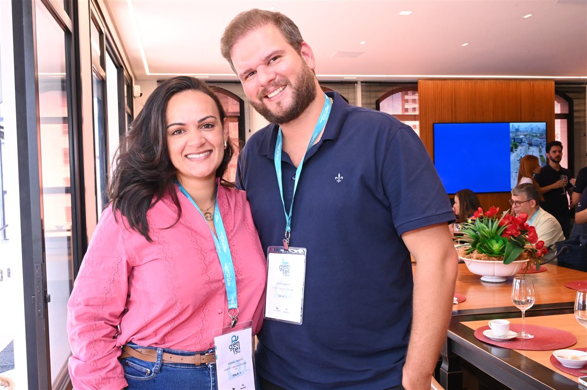 Mario Borges, da R11, entre equipes da Ancoradouro e Mondiale