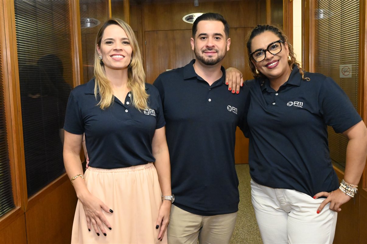 Mario Borges, da R11, entre equipes da Ancoradouro e Mondiale