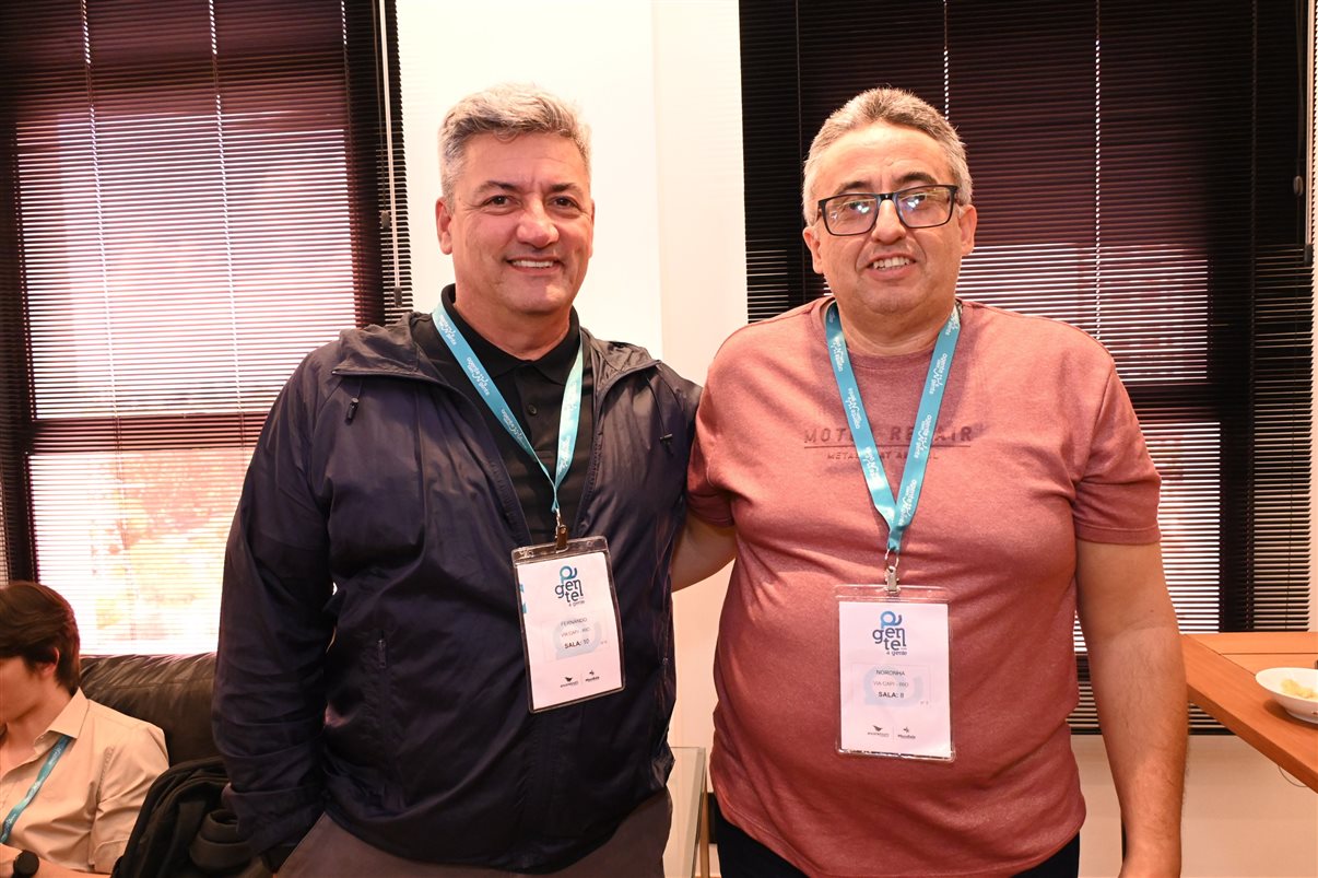 Mario Borges, da R11, entre equipes da Ancoradouro e Mondiale