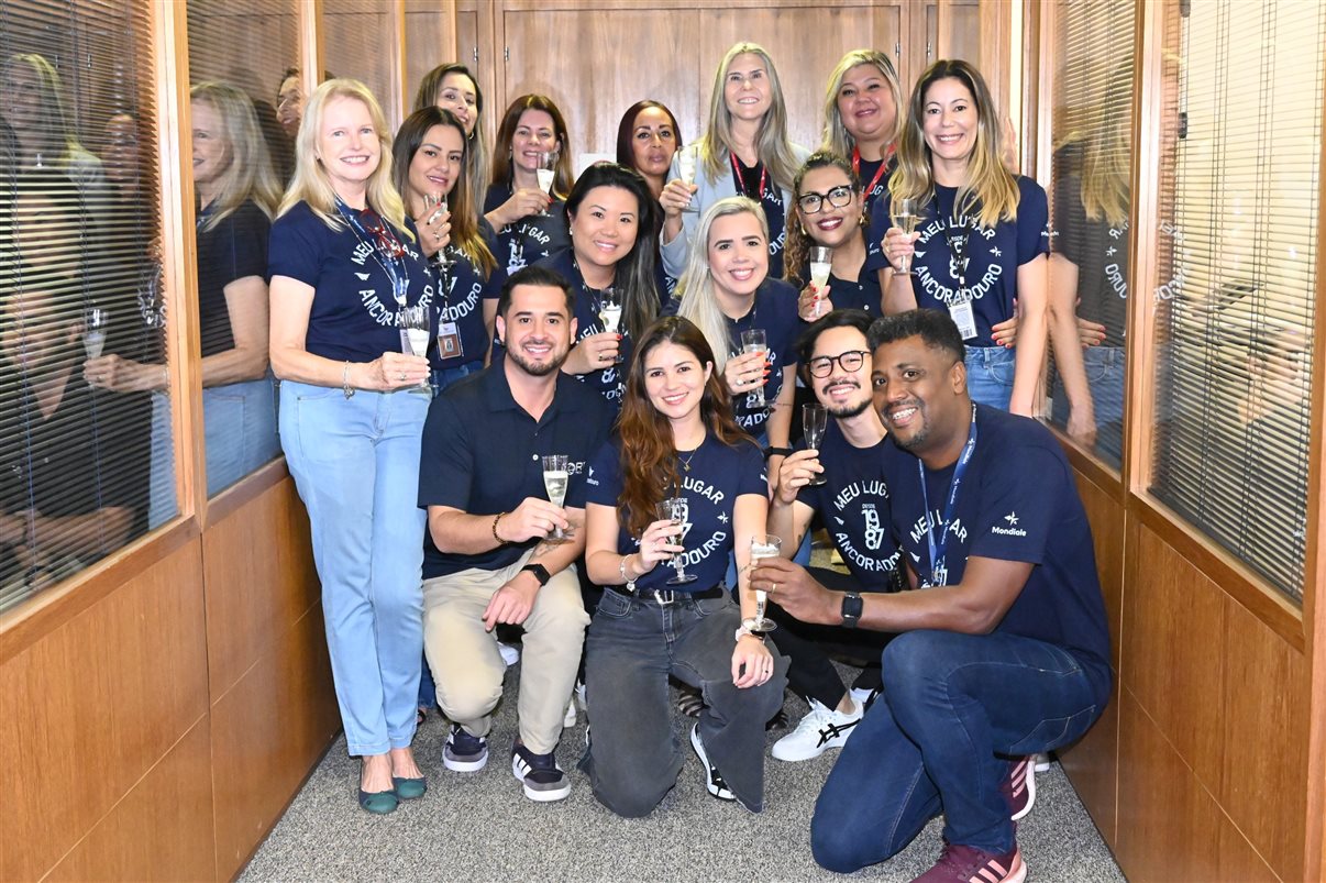 Mario Borges, da R11, entre equipes da Ancoradouro e Mondiale
