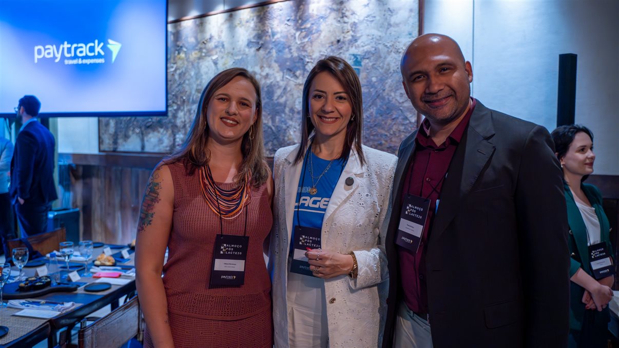 Cibeli Oliveira e Pedro Góes, da Paytrack, com Luana Nogueira, da Alagev