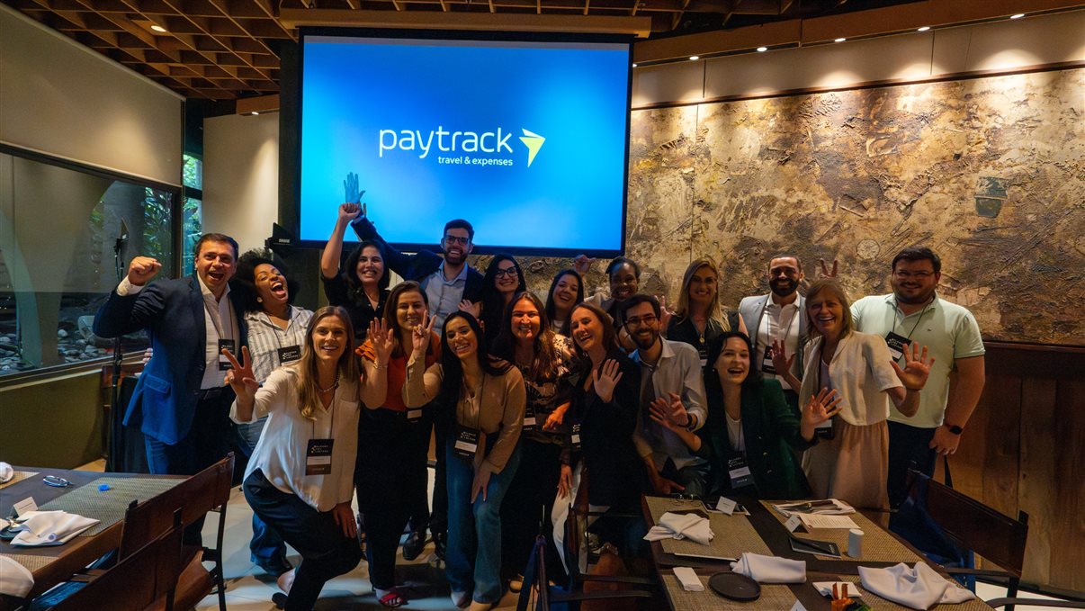 Cibeli Oliveira e Pedro Góes, da Paytrack, com Luana Nogueira, da Alagev