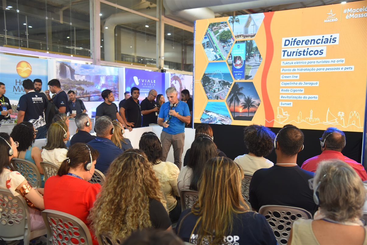 Ferdinando Lucena e Allan Sales (PBtur) com Ana Carolina Feitosa e Artur Nascimento (Masterop)