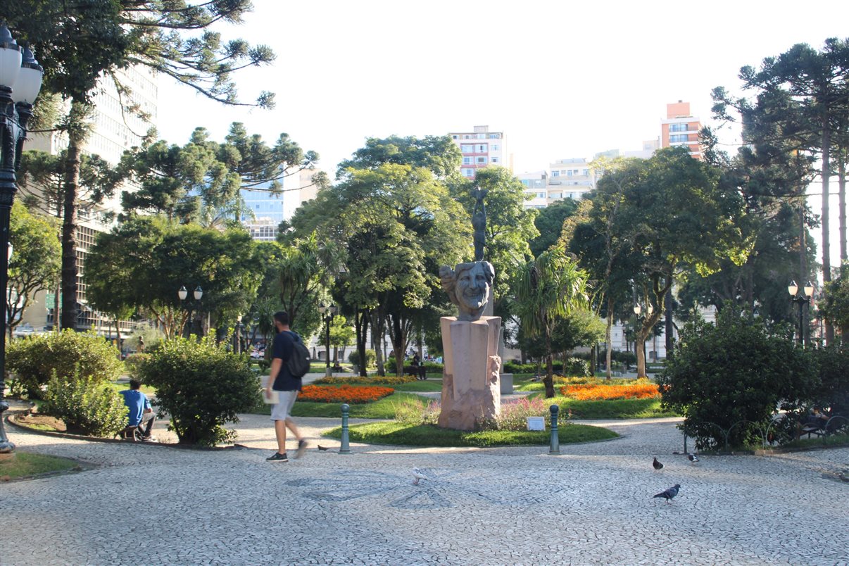 Sandra Oliveira, da Ativamentetour Passeios e Viagens, Renata Caballero, da Schultz, Maria do Carmo, da Santa Clara Turismo, e Rafael Candido, da Foco Viagens