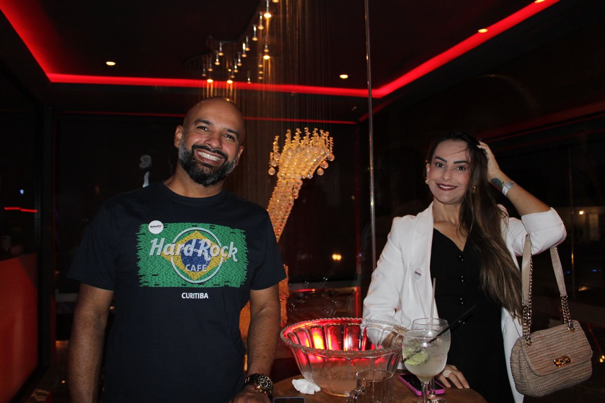 Tati Bertaiolli, da Viagens Fabulosas, e Gilber Cruz, da Rota Dos Ventos