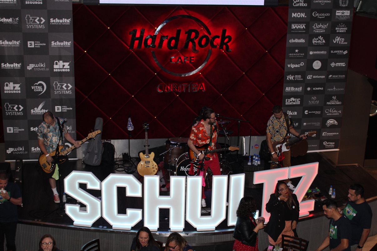 Tati Bertaiolli, da Viagens Fabulosas, e Gilber Cruz, da Rota Dos Ventos