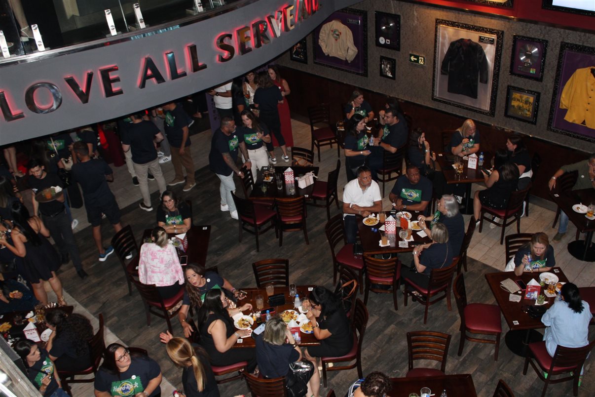 Tati Bertaiolli, da Viagens Fabulosas, e Gilber Cruz, da Rota Dos Ventos